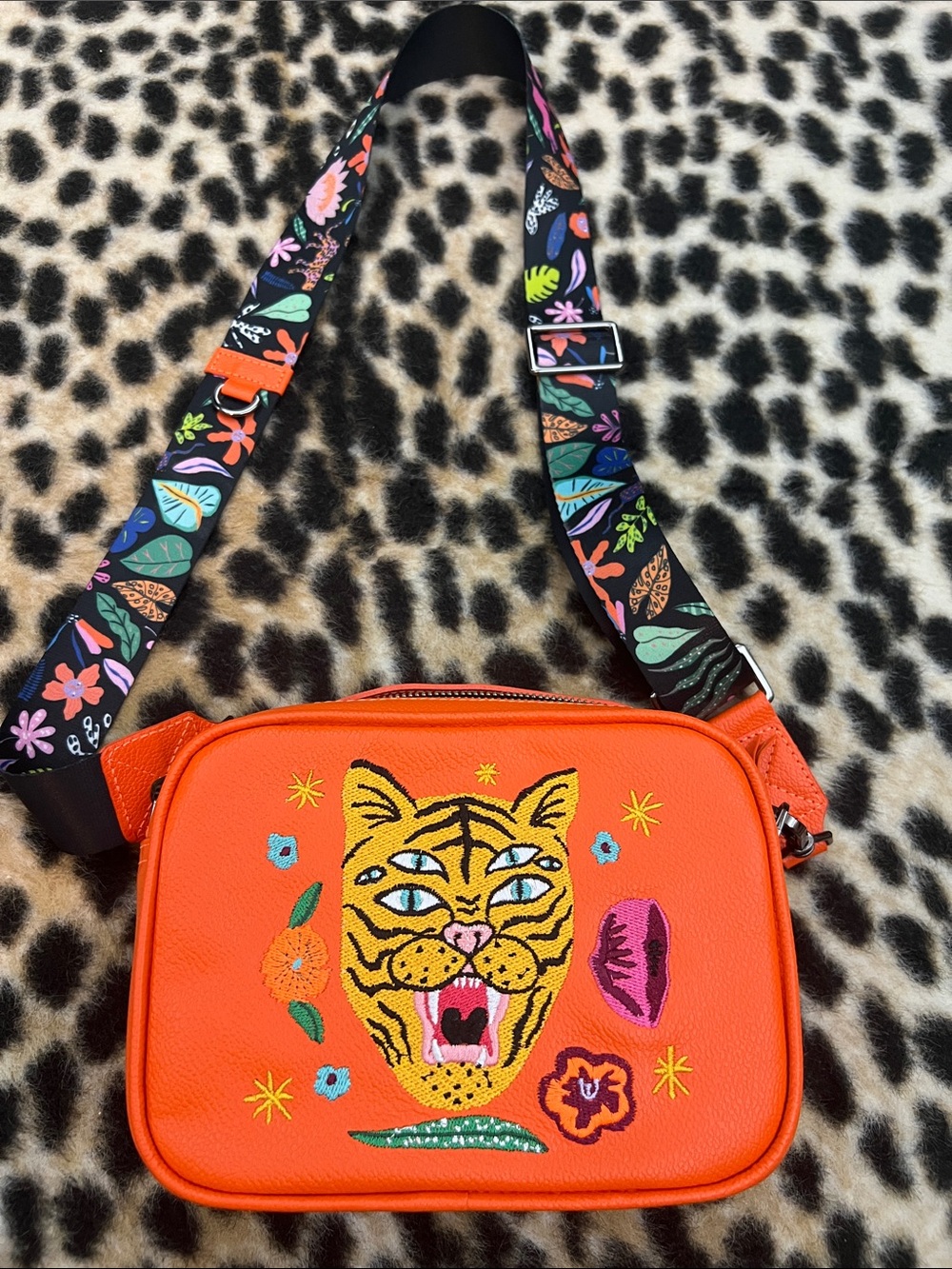 Min & Mon Verto crossbody orange happy tiger